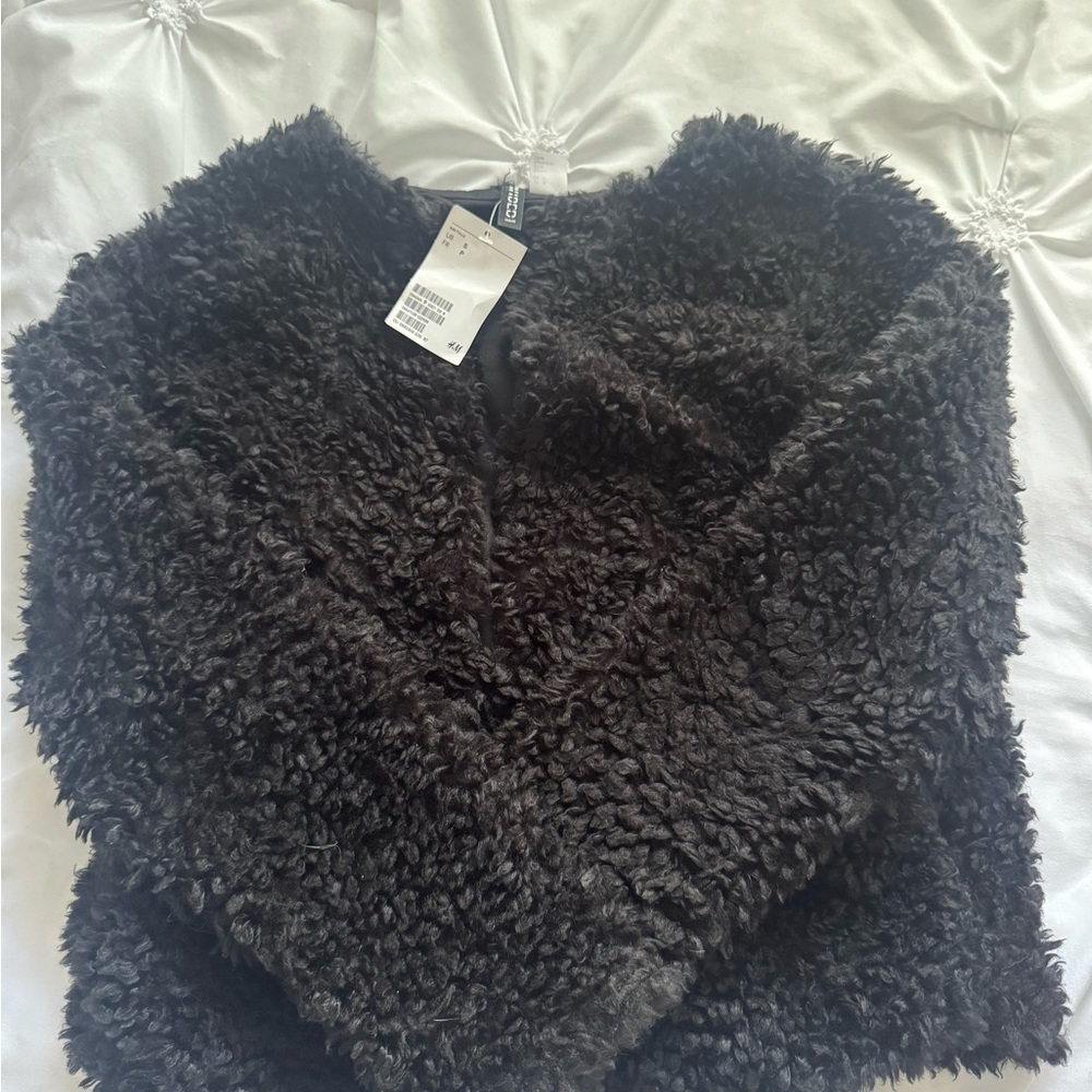 H&M Black Cropped Faux Fur Coat - Picture 2 of 4